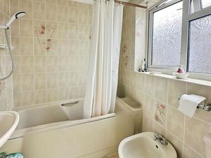 TOPPESFIELD AVENUE- click for photo gallery